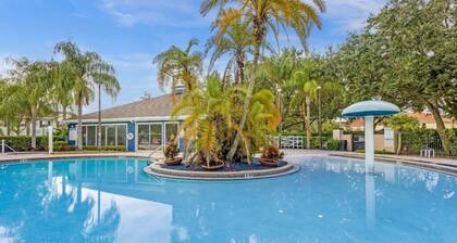 4 Bedrooms / 3 Bathrooms / Lucaya Village (23-101)