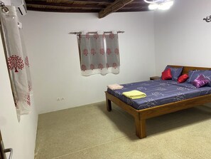 5 chambres, bureau, Wi-Fi gratuit, draps fournis