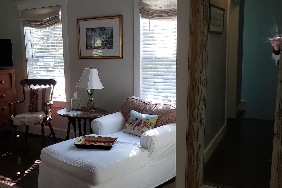 Savannah Room | Individueel gedecoreerd, individueel gemeubileerd