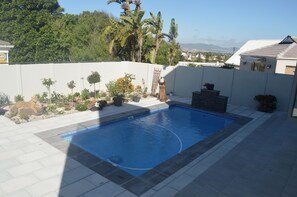 حمّام سباحة خارجي