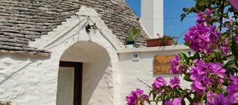 Trullo alleyway, central with private garden