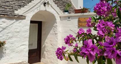 Trullo alleyway, central with private garden
