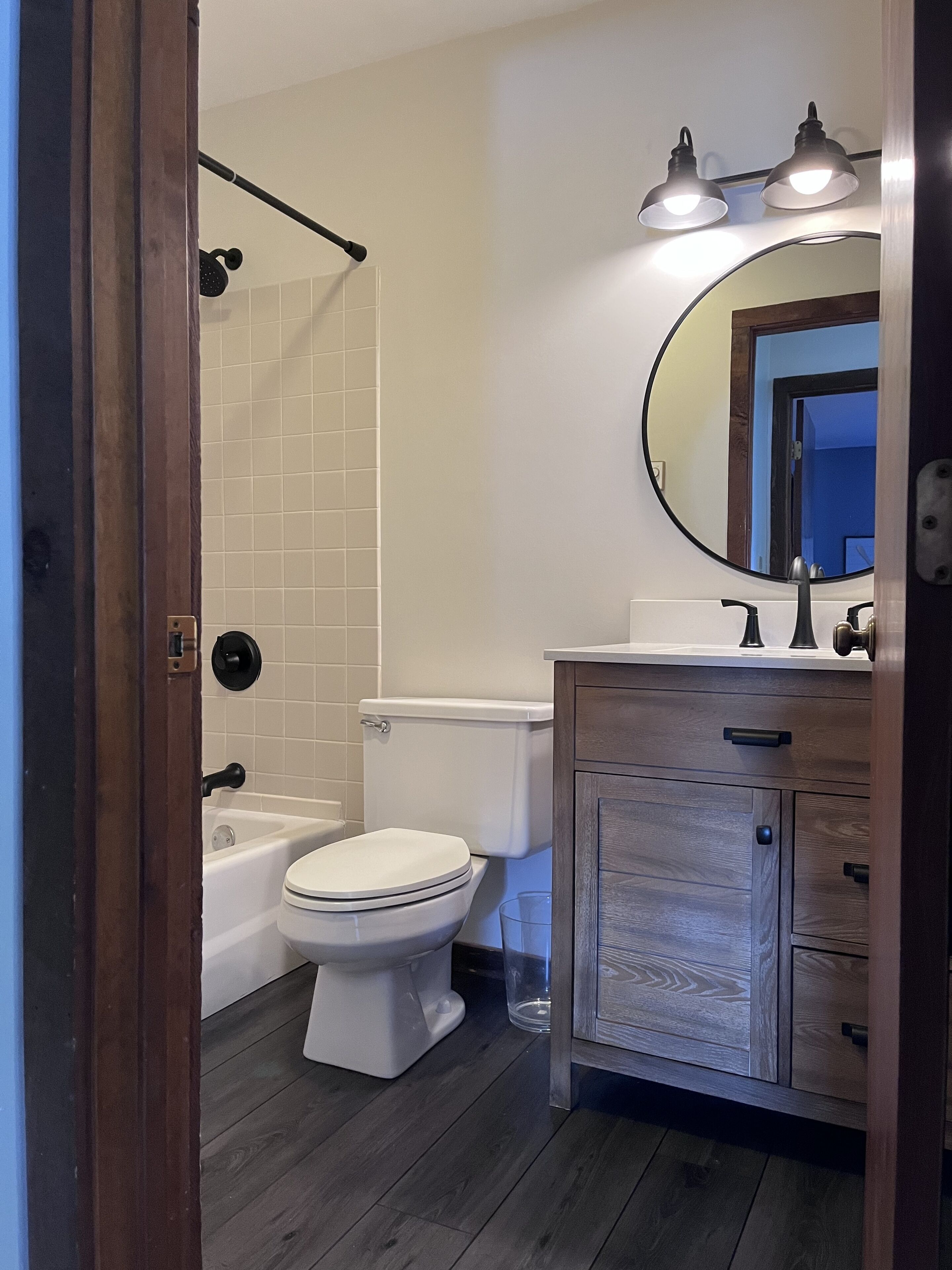 Combined shower/bathtub, hair dryer, towels, soap