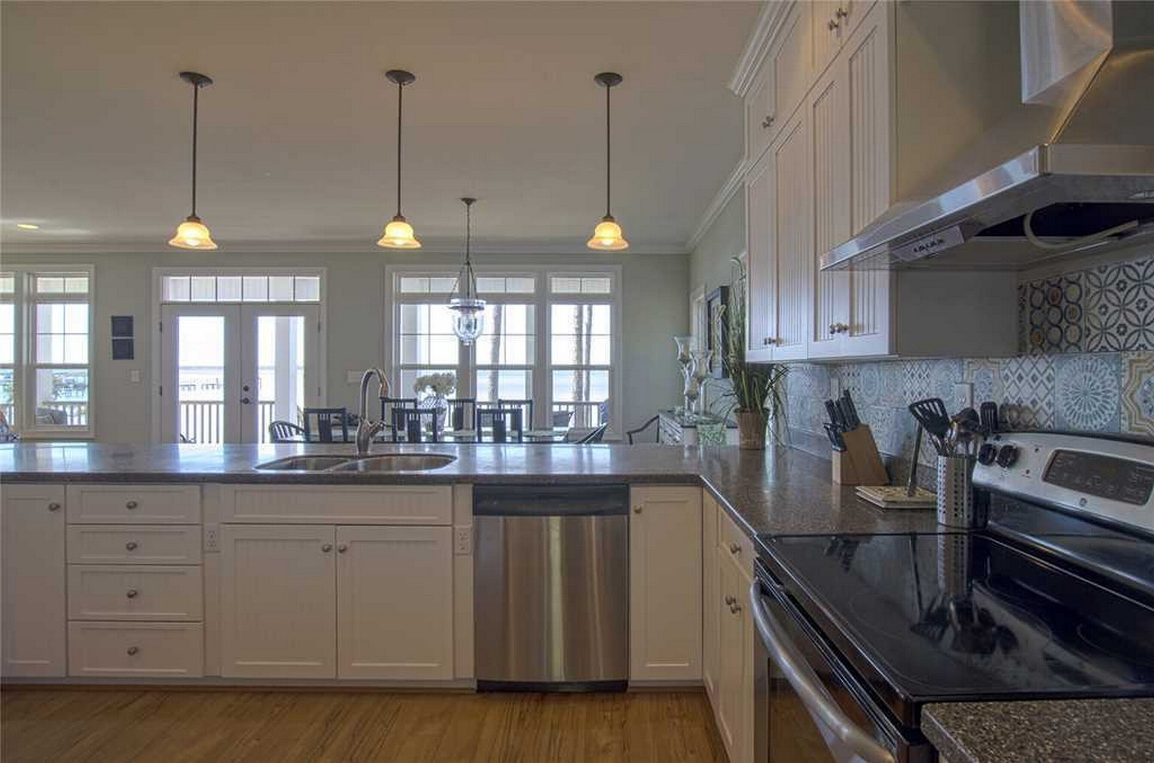 House, 4 Bedrooms | Private kitchen