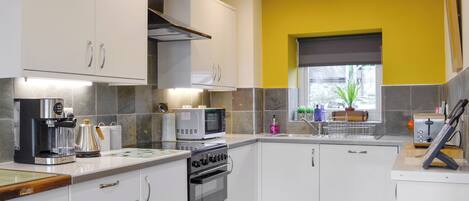 Lava-louças, cadeirão de bebê, freezer