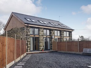 Unclassified image, 2 of 8, button - Dutch Barn One - UK12872 (Ymwlch, near Porthmadog)