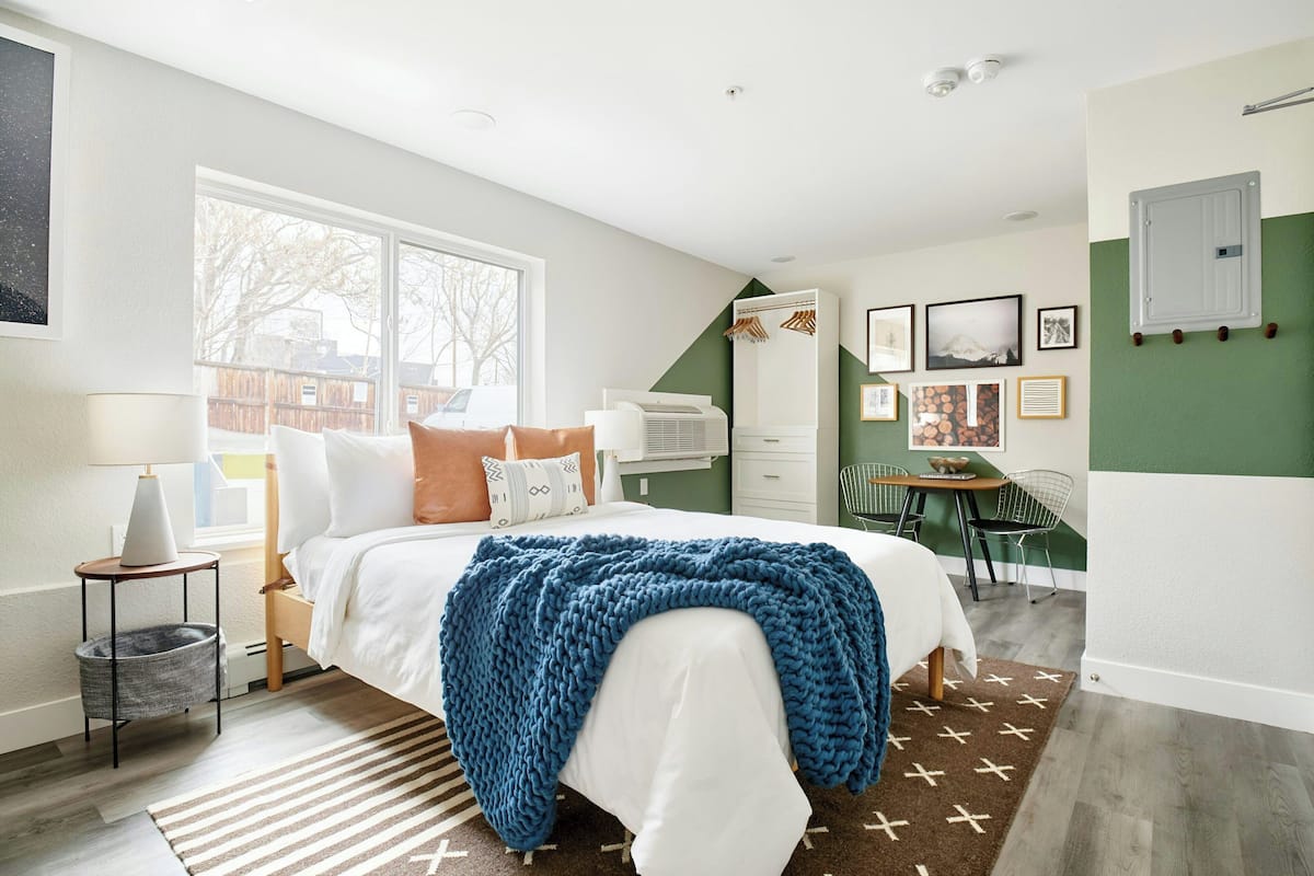 1 bedroom, individually decorated, individually furnished
