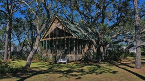 Unclassified image, 4 of 47, button - Core Sound Lodge (Harkers Island)