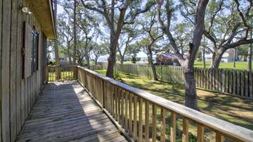 House, 3 Bedrooms | Balcony