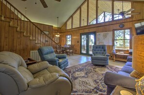 Casa, 3 quartos | Sala de estar | TV 36 polegadas com canais digitais