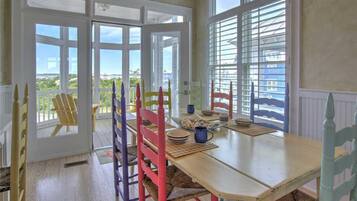 House, 4 Bedrooms | Dining