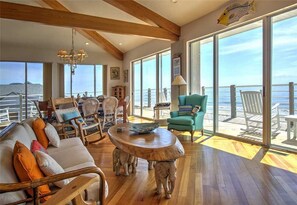 Talo, 5 makuuhuonetta | Oleskelualue | 36–tuumainen televisio, jossa kaapelikanavat