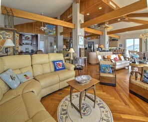 Talo, 5 makuuhuonetta | Oleskelualue | 36–tuumainen televisio, jossa kaapelikanavat