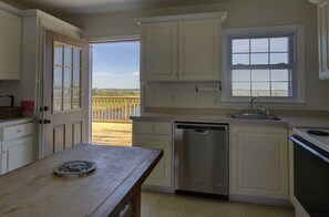 ハウス 3 ベッドルーム | 専用キッチン | 冷蔵庫、電子レンジ、コンロ