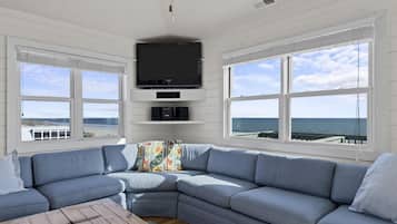 House, 4 Bedrooms | Living room | 42-inch flat-screen TV with cable channels, TV