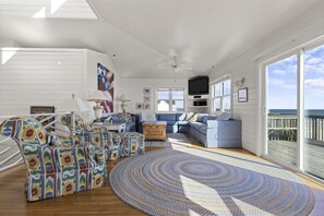 House, 4 Bedrooms | Living room