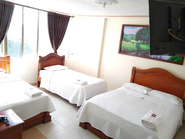 Triple Room | Free WiFi, bed sheets - Hotel Marques Plaza (Ipiales)