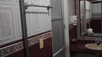 Buồng tắm vòi sen, vòi sen phun mưa, đồ dùng nhà tắm miễn phí