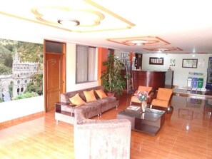 Lobby sitting area - Hotel Marques Plaza (Ipiales)