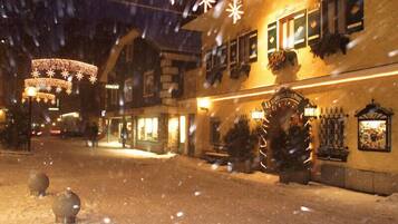 Façade de lâhĂ©bergement - soirĂ©e/nuit