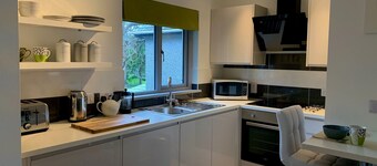 Gorgeous modern flat with free parking & private court yard