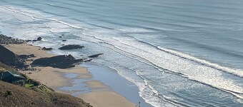 Precioso piso moderno con estacionamiento y patio privado