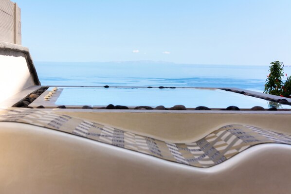 Appartement, 2 chambres, baignoire à jets, vue mer | Terrasse/Patio