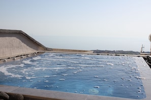 Infinity pool - Villa by Hotel Thira (Santorini)