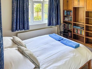 5 bedrooms, WiFi (free), bed sheets - What more could you ask for than a spacious family home in a rural haven. (Yanwath, near Penrith)