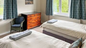 5 bedrooms, free WiFi, bed sheets