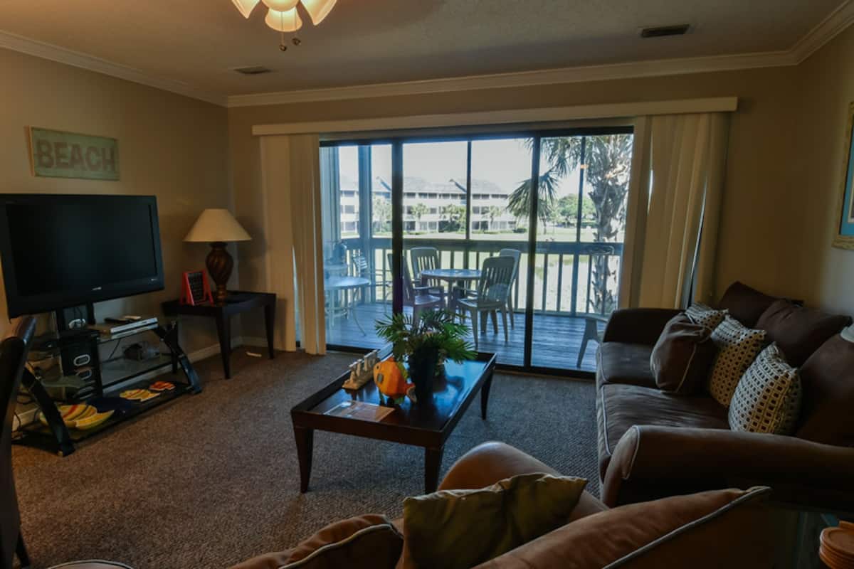 Condo, 3 Bedrooms | Living room | 30-inch TV with digital channels
