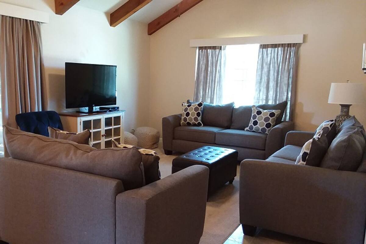 Condo, 3 Bedrooms | Living room