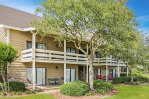 Condo, 2 quartos | Fachada