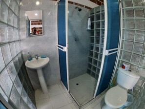 Standard Room | Bathroom - Loft Two (Cali)