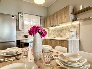 冷蔵庫、オーブン、コンロ、コーヒー / ティーメーカー