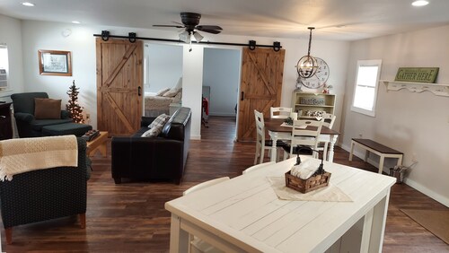 Country Pines Cottage - 1000 SQ/FT in the country - Peaceful & Relaxing