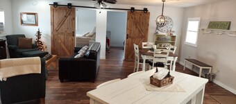 Country Pines Cottage - 1000 SQ/FT in the country - Peaceful & Relaxing