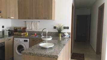 Cookware/dishes/utensils