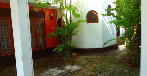 Elegent Guest house located at very close to the visa office