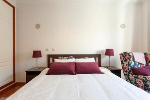 Double Room | Blackout drapes, iron/ironing board, free WiFi, bed sheets - Luxury two bedrooms apartment with lift (Lisbon)