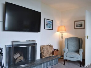 TV, fireplace - 3 bedroom accommodation in Cove, near Poolewe (Cove, near Poolewe)