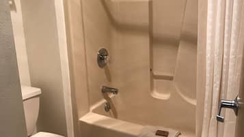 Single Room, 1 King Bed | Bathroom