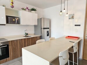 Fridge, microwave, oven, stovetop