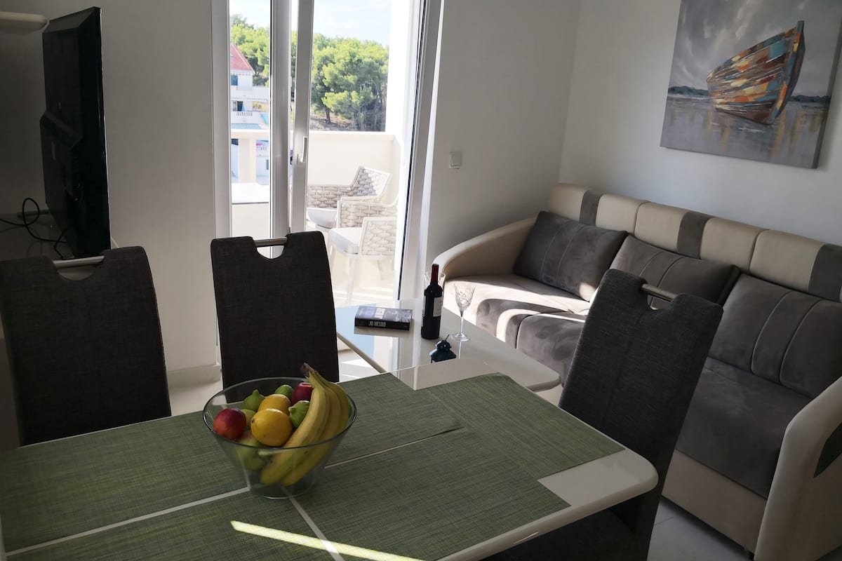 120-cm LCD TV with cable channels, TV