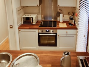 Dishwasher, high chair - 2 bedroom accommodation in Upper Lye, near Presteigne (Upper Lye, near Presteigne)