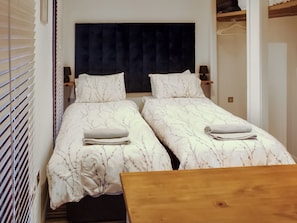 2 bedrooms, free WiFi, bed sheets - 2 bedroom accommodation in Upper Lye, near Presteigne (Upper Lye, near Presteigne)