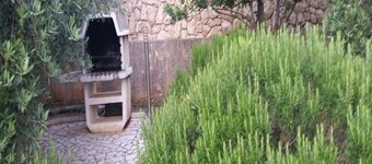 二段ベッド付きバルコニー付きの2ベッ ドルームアパートメント