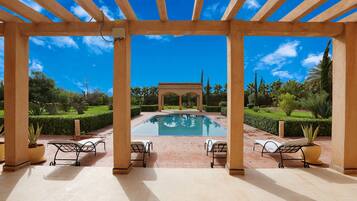 3 outdoor pools, pool umbrellas, pool loungers
