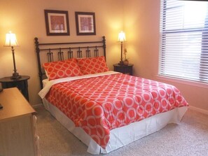 Condo | 2 habitaciones, tabla de planchar con plancha y wifi gratis 