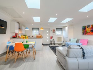 Living area - 2 bedroom accommodation in Caldercruix, near Airdrie (Caldercruix, near Airdrie)